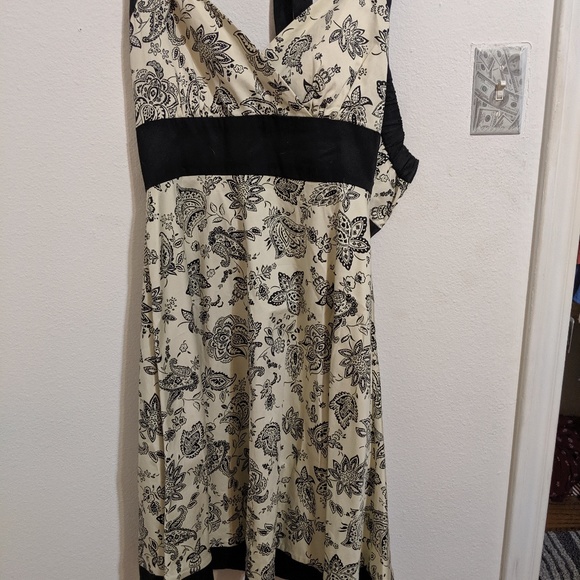 Clothes - Picture 2 of 8